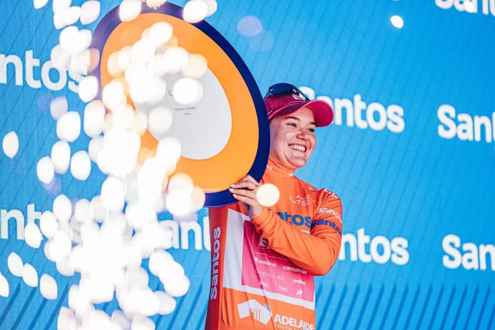 ruegg-outlasts-uae-team-adq-to-win-tour-down-under-again