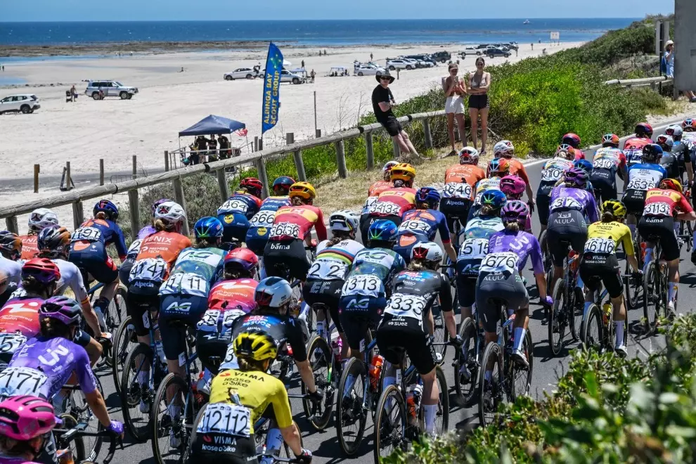 narvaez-vine-lead-uae-at-santos-tour-down-under-while-ruegg-is-favoured-to-repeat