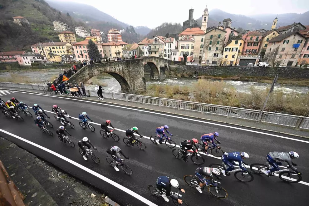 van-der-poel-versus-pogacar-a-battle-of-the-titans-in-the-milano-san-remo