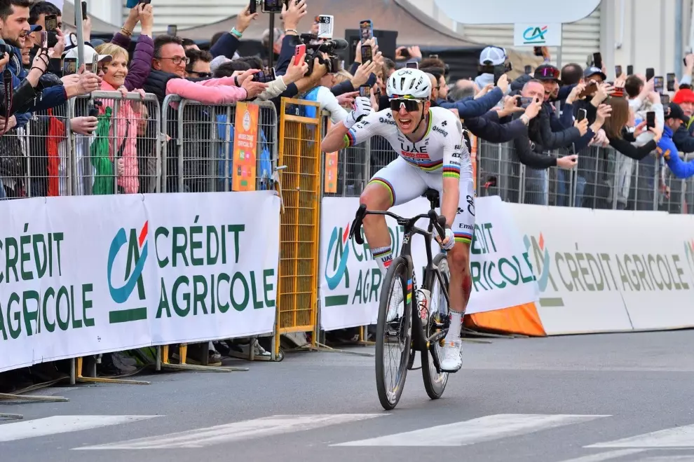 pogacar-overcomes-crash-to-win-thrilling-milano-san-remo