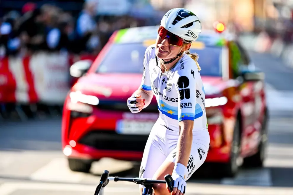 demi-vollering-solos-to-third-liege-bastogne-liege-title