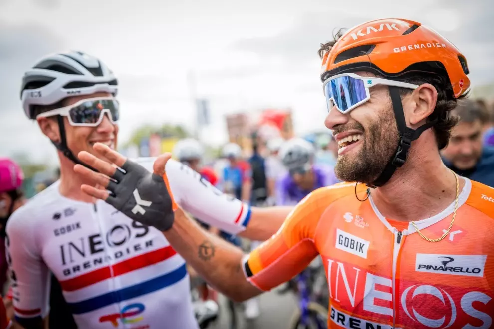 ganna-chases-down-van-aert-to-win-thrilling-dwars-door-vlaanderen