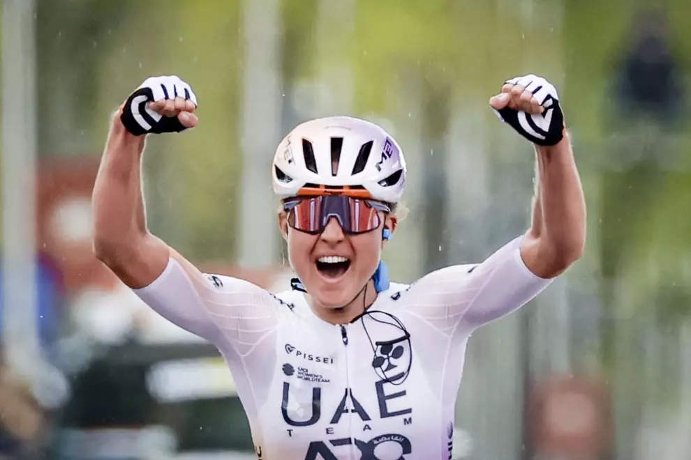 i-wasnt-actually-even-scheduled-to-ride-this-race-paula-blasi-takes-surprise-solo-win-at-amstel-gold-race