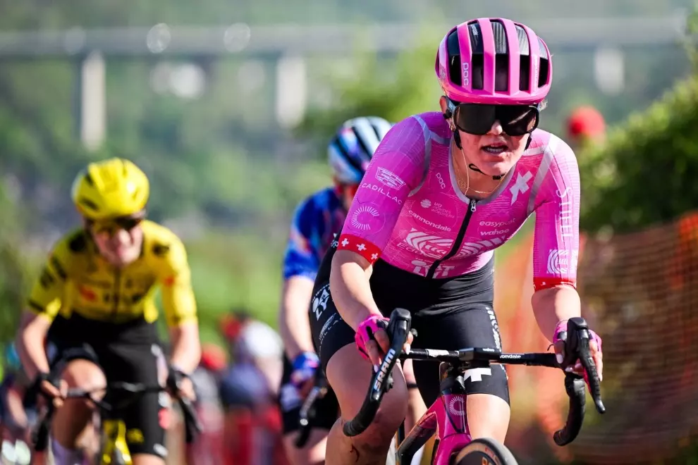 noemi-ruegg-sprints-to-red-jersey-at-la-vuelta-femenina