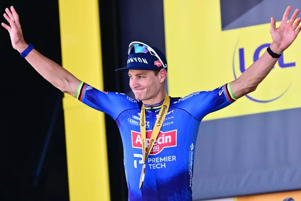 merlier-wins-two-bunch-sprints-van-der-poel-wins-his-stage