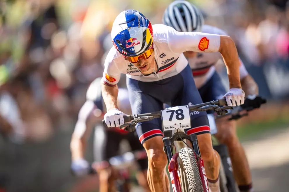 tom-pidcock-leads-british-one-two-at-xco-worlds