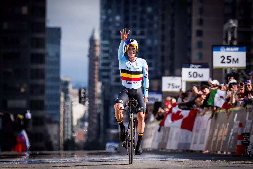remco-evenepoel-and-marlen-reusser-win-itt-world-championships