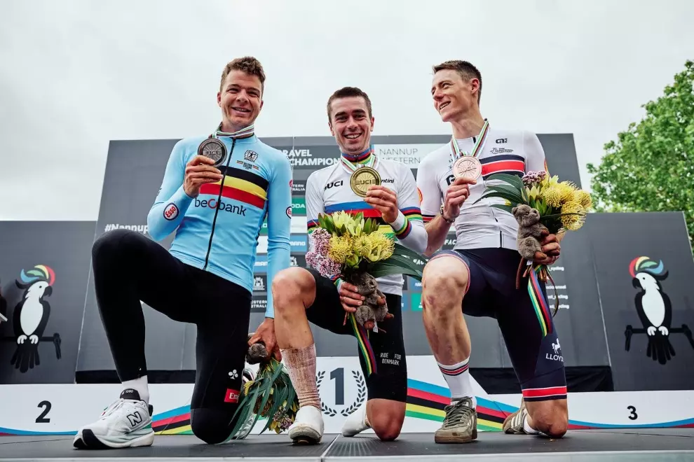 magnus-bak-klaris-sprints-to-gravel-world-title