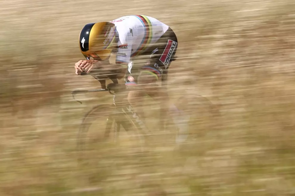 %ce%bf-evenepoel-%ce%ba%ce%b5%cf%81%ce%b4%ce%af%ce%b6%ce%b5%ce%b9-%cf%84%ce%bf-dauphine-itt-%ce%ba%ce%b1%ce%b8%cf%8e%cf%82-%ce%bf-vingegaard-%ce%b5%ce%bd%cf%84%cf%85%cf%80%cf%89%cf%83%ce%b9%ce%ac