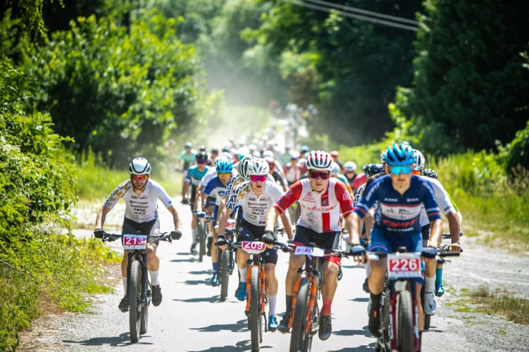 Škoda MTB cyklomaratón Topoľčianky: Horúčava, kŕče a boj až do cieľa (reportáž)