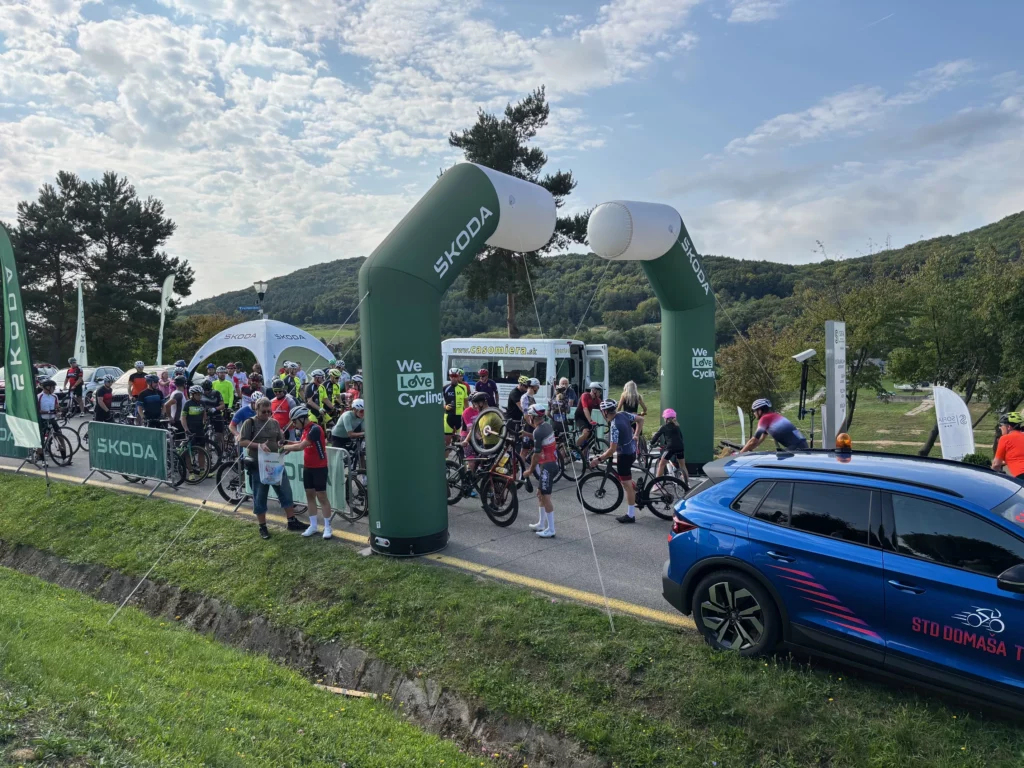 zazite-atmosferu-velkych-pretekov-domasa-tour-2026-pozyva-hobby-jazdcov-aj-elitu