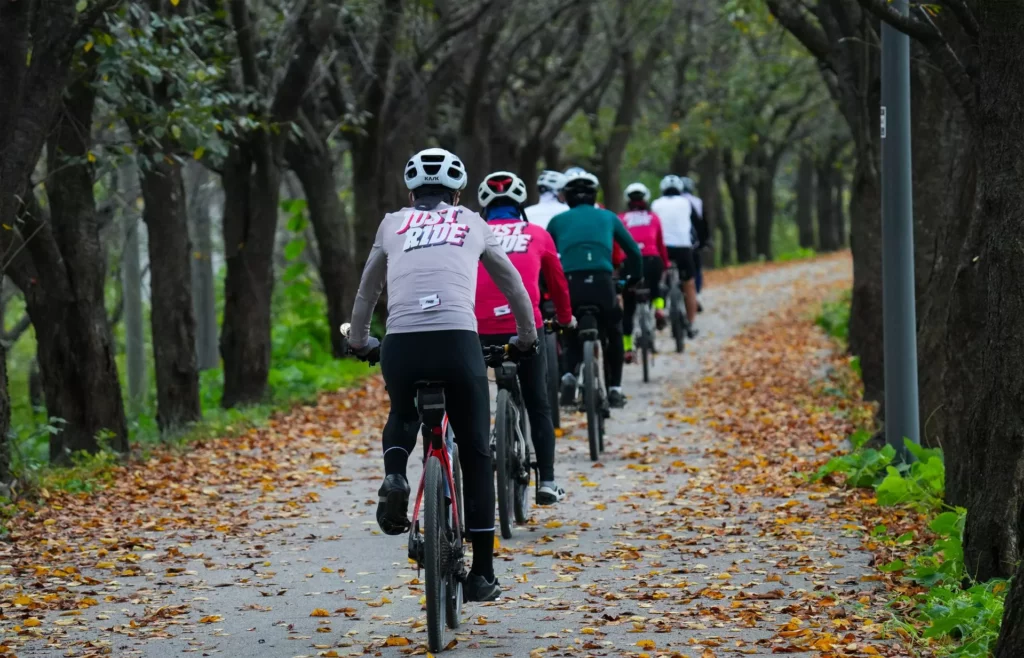 rodinna-cyklistika-na-jesen-spolocne-do-sveta-farieb