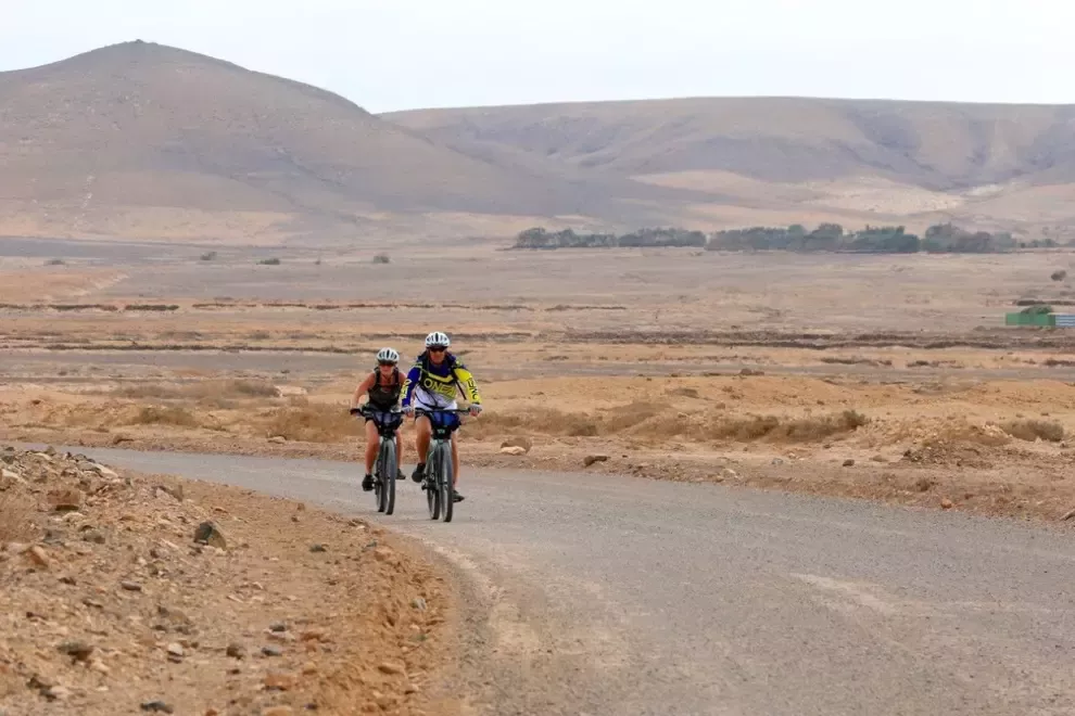 8-powodow-dla-ktorych-zima-coraz-wiecej-kolarzy-wybiera-gravelowe-wyjazdy