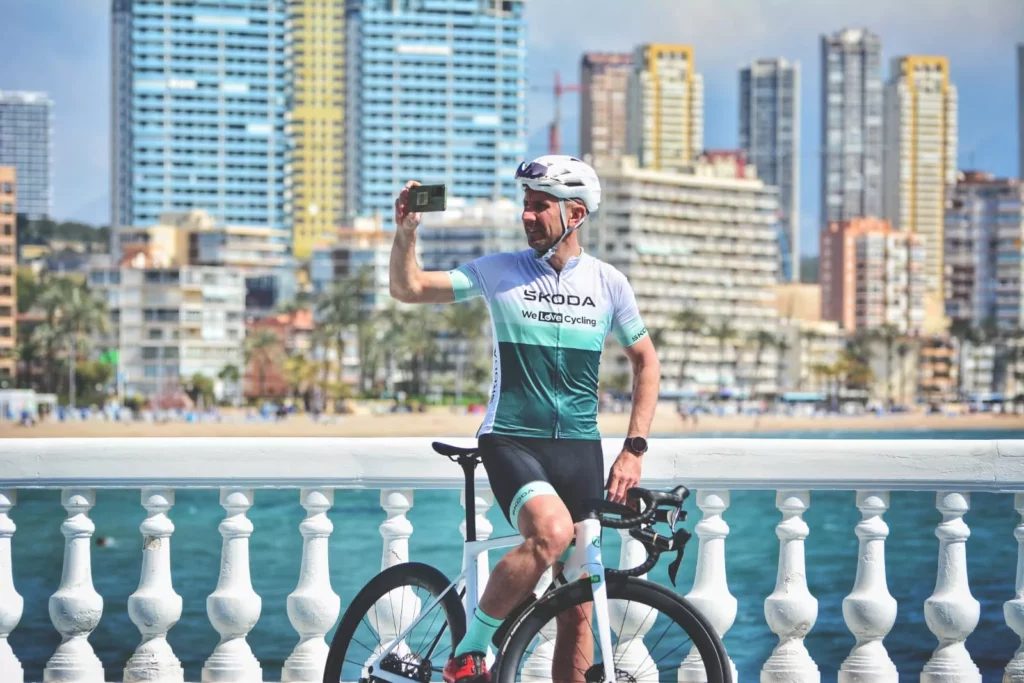 Minimum kosztów, maksimum wygody. Praktyczny poradnik na rowerowy wyjazd do Hiszpanii